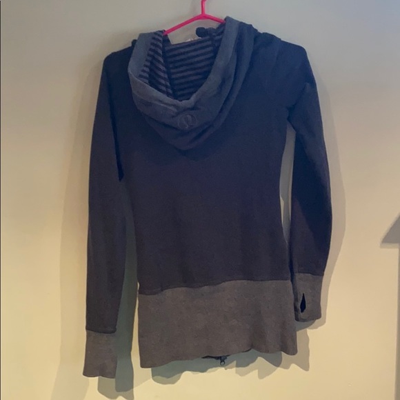 Lululemon sweater dark grey zip up size 2 - Picture 3 of 5